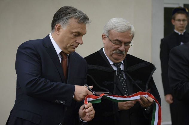 Orbán Viktor és Kató Béla, az Erdélyi Református Egyházkerület püspöke. Fotó: maszol.ro